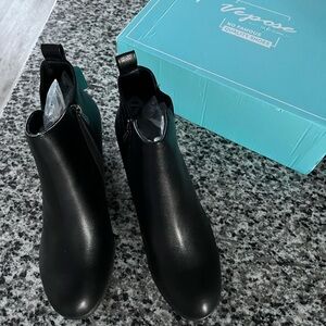 Vepose Sleek Black Wedge Boots